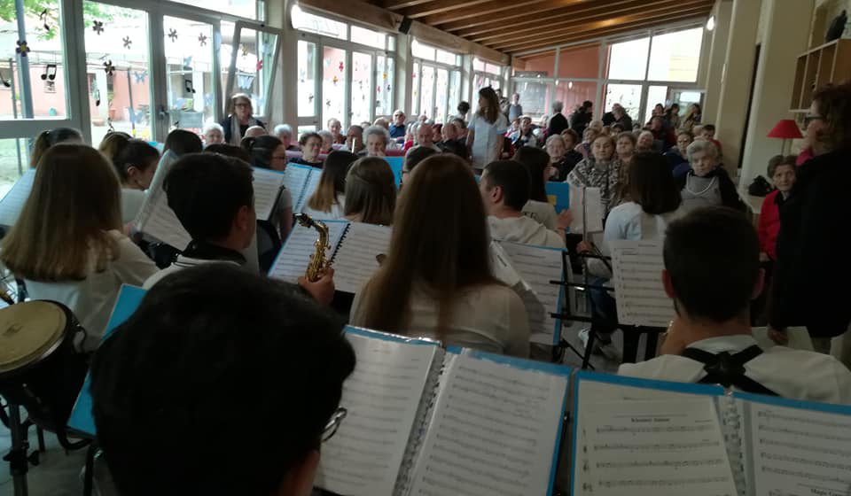 Concerto degli allievi della scuola di musica alla casa di riposo di Tolentino